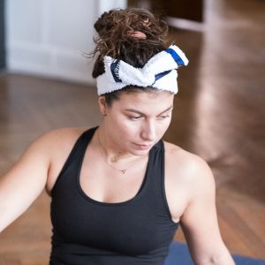 bandeau sport et soin du visage satin éponge BLANC