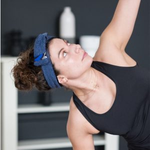 bandeau de sport et cosmétique en satin et éponge curly nights bleu marine