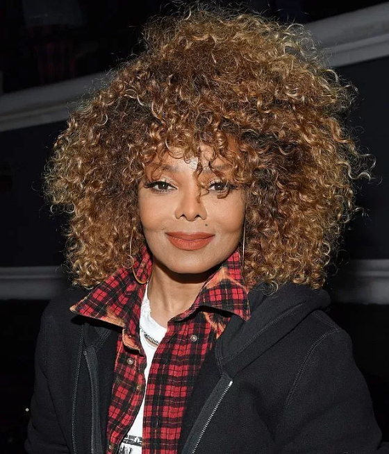 janet jackson cheveux boucles