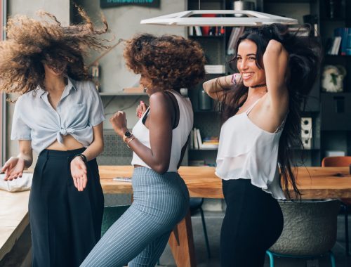 comment avoir des boucles définies sans frisottis cheveux crépus, frisés, bouclés