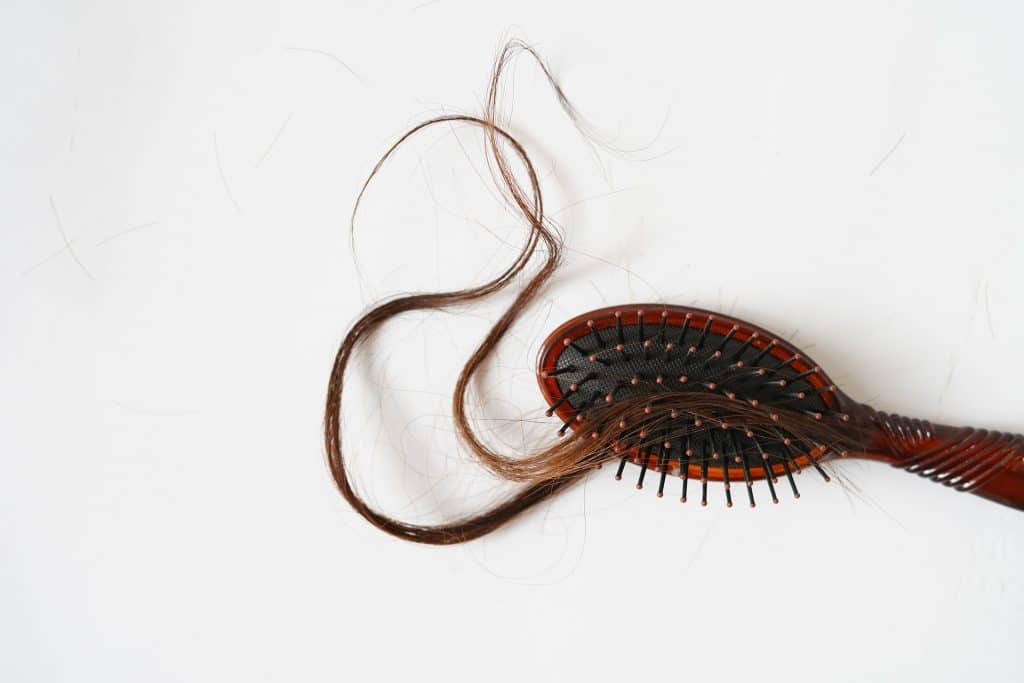 Brosse cheveux bouclés boucles définies