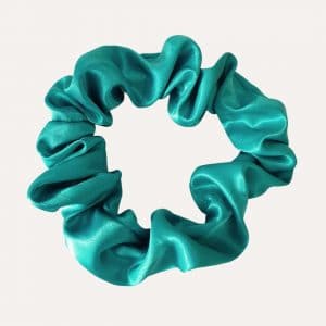 chouchou scrunchie xxl en satin curly nights bleu vert turquoise pour cheveux bouclés et crépus