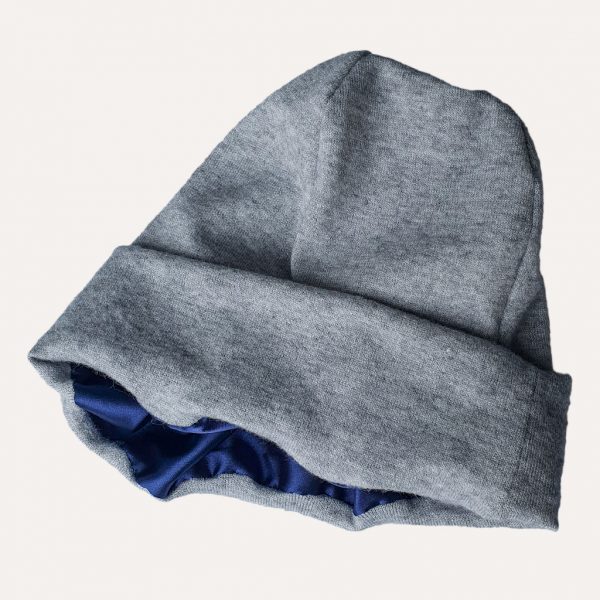 bonnet d'hiver gris curly nights beanie extensible en satin à l'intérieur
