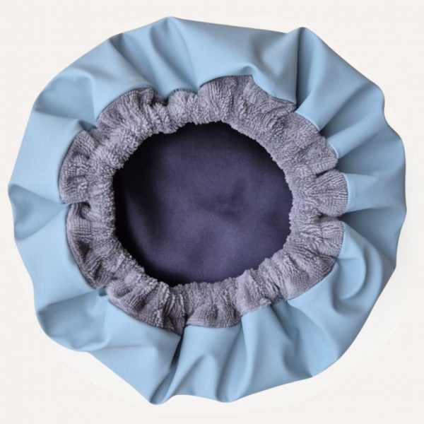 bonnet soins capillaires et douche imperméable auto chauffant écoresponsable curly nights bleu clair