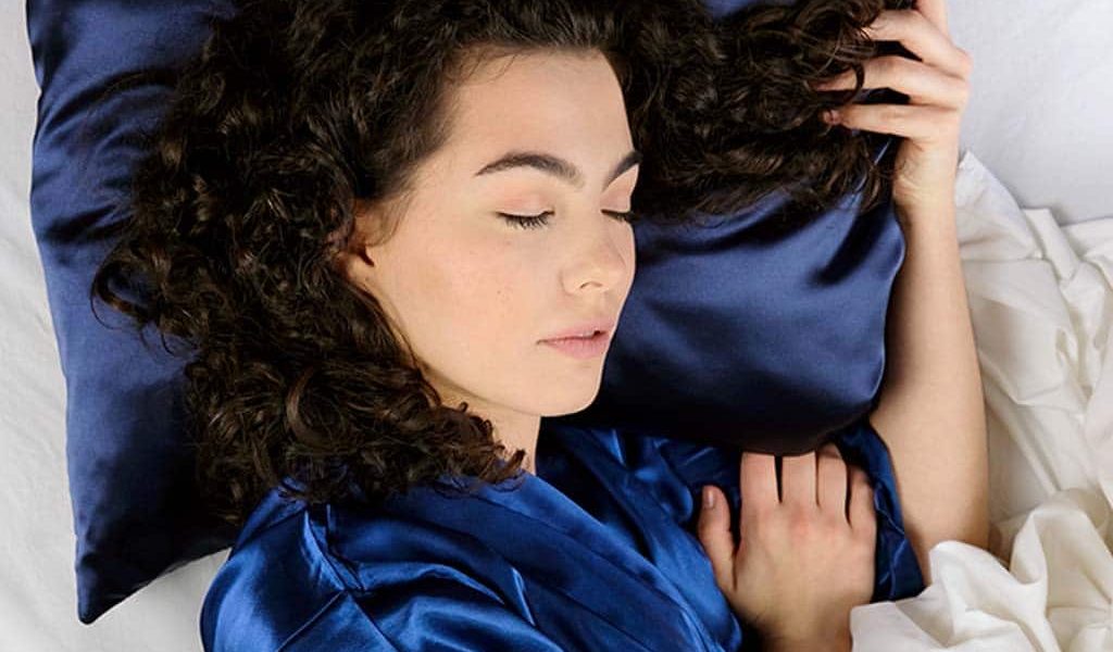 cheveux bouclés curly nights satin taie oreiller